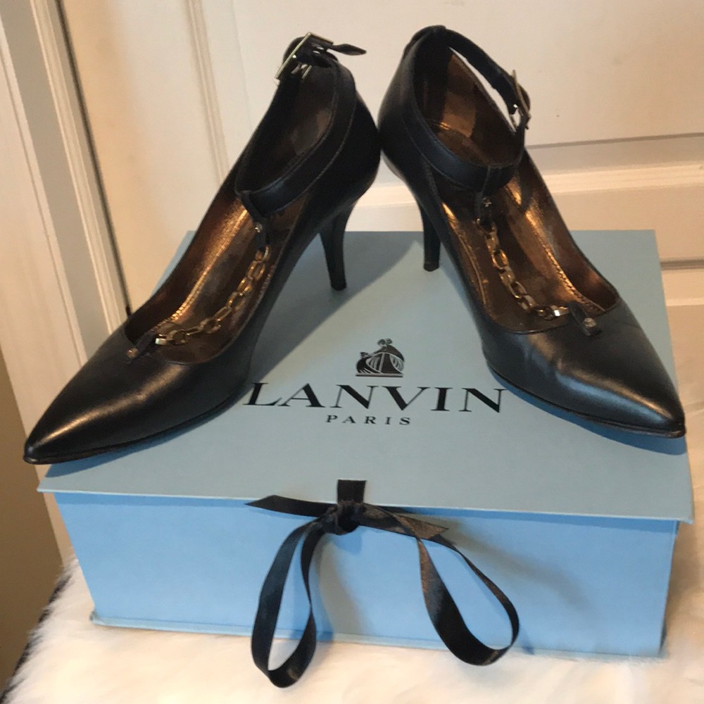 LAVIN black heels with gold chain